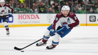 Nathan MacKinnon Extends Lead